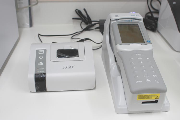 血液ガス分析・血糖値測定装置